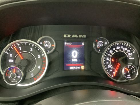 Used 2024 RAM 3500 Big Horn image 23