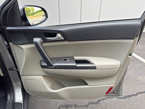 Used 2021 Kia Sportage LX FWD image 34