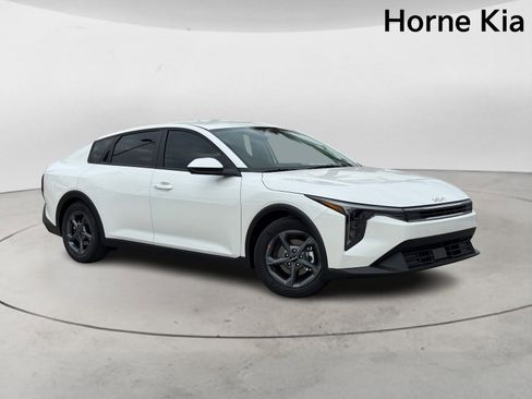 New 2026 Kia K4 LXS image 2