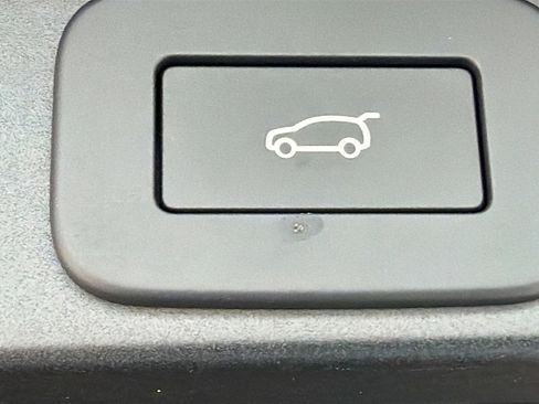 New 2026 Land Rover Range Rover SV image 13