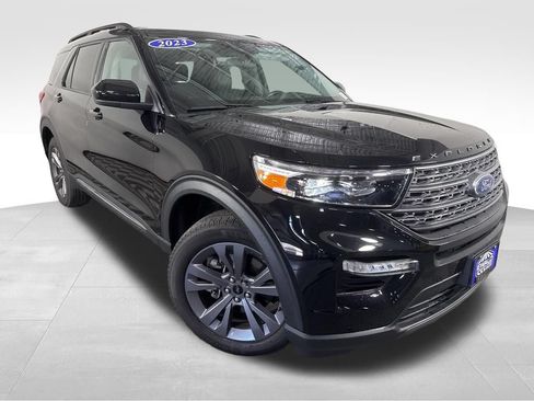 Used 2023 Ford Explorer XLT w/ Equipment Group 202A AWD/4WD image 2