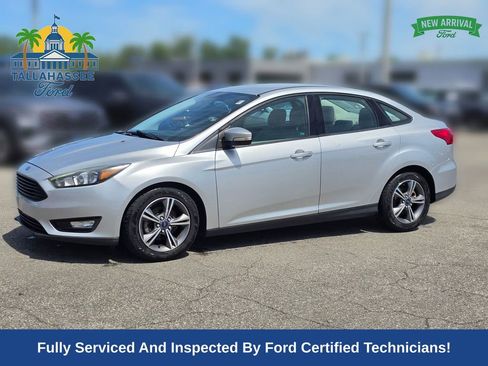Used 2017 Ford Focus SE FWD image 1