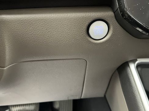 Used 2025 Kia Carnival FWD image 58