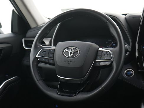 Used 2021 Toyota Highlander XLE AWD/4WD image 14