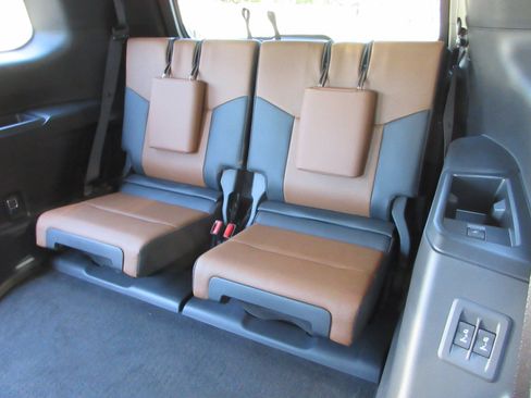 Used 2025 Lexus GX 550 w/ Accessory Package (2T) AWD/4WD image 21