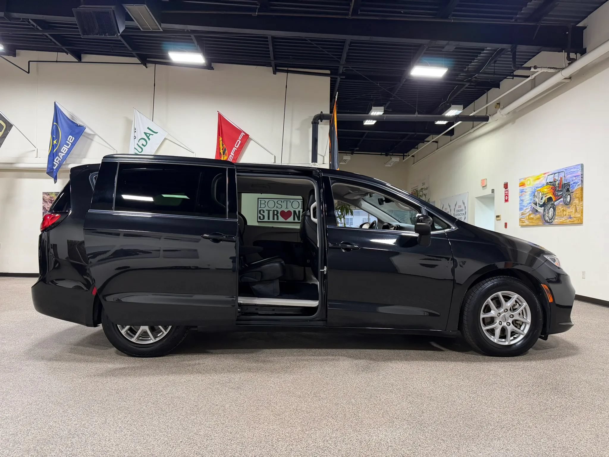 Used 2023 Chrysler Pacifica Touring-L FWD image 22