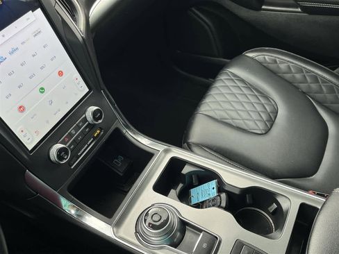 Used 2024 Ford Edge Titanium image 24