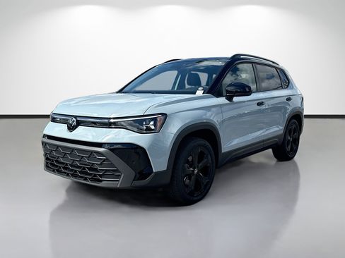 Used 2025 Volkswagen Taos SE AWD/4WD image 7