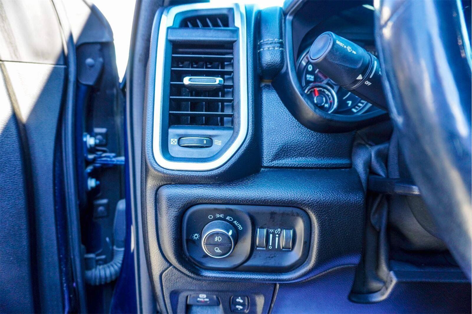 Used 2019 RAM 1500 Laramie AWD/4WD image 25