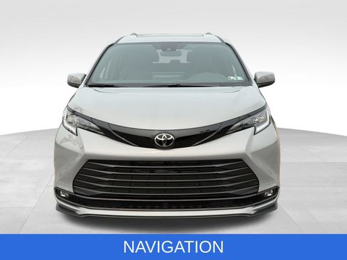 Used 2026 Toyota Sienna XLE Woodland Edition AWD/4WD image 15