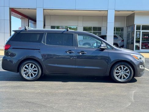 Used 2021 Kia Sedona EX FWD image 2