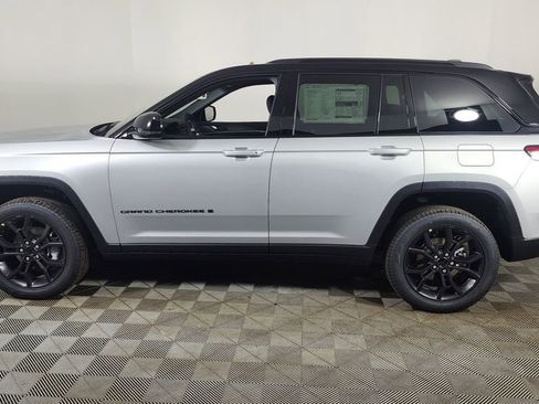 New 2025 Jeep Grand Cherokee Limited w/ Trailer Tow Package image 4