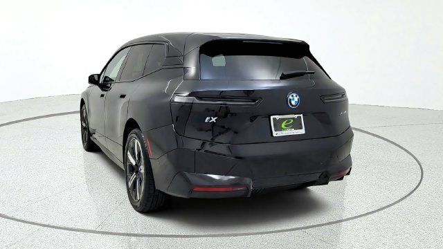 Used 2024 BMW iX xDrive50 w/ Premium Package AWD/4WD image 6