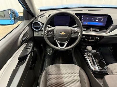 Used 2025 Chevrolet Trax LT w/ Driver Confidence Package image 14