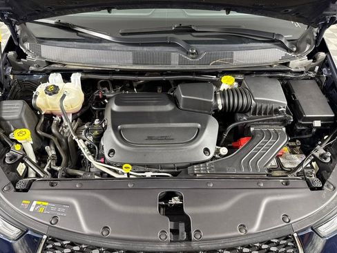 Used 2025 Chrysler Pacifica Select image 10