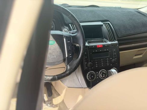 Used 2011 Land Rover LR2 HSE AWD/4WD image 13