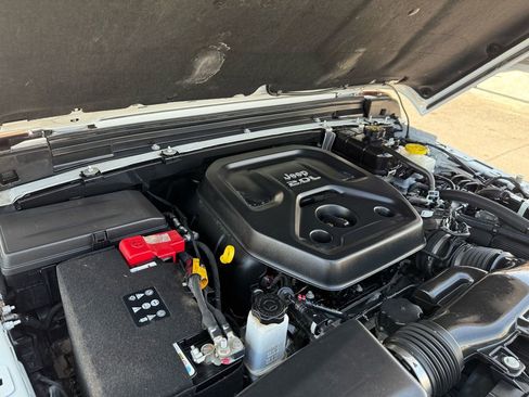 Used 2021 Jeep Wrangler Unlimited Sahara image 39