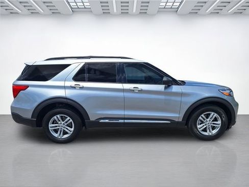 Used 2024 Ford Explorer XLT w/ Equipment Group 202A AWD/4WD image 3