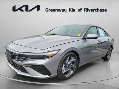 Used 2025 Hyundai Elantra SEL image 3