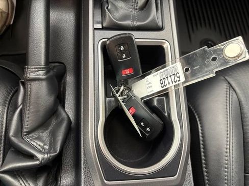 Used 2023 Toyota Tacoma TRD Off-Road w/ TRD Premium Off Road Package AWD/4WD image 19