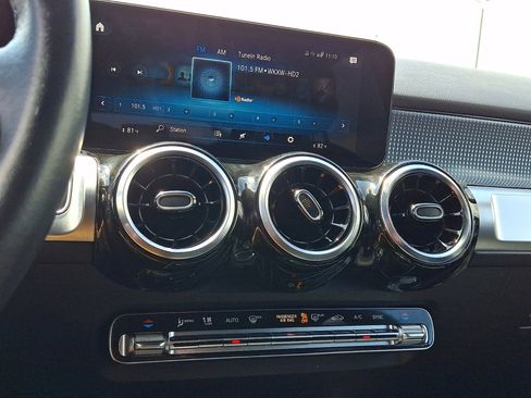 Used 2023 Mercedes-Benz GLB 250 4MATIC image 28