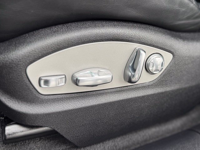 Certified 2023 Porsche Macan AWD/4WD image 15