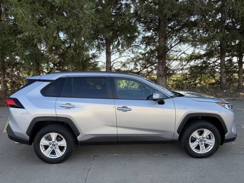 Used 2019 Toyota RAV4 XLE image 9