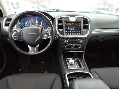 Certified 2018 Chrysler 300 Touring image 13