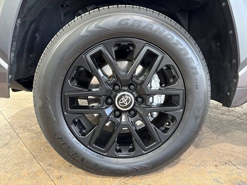Used 2024 Toyota Tundra Limited AWD/4WD image 10