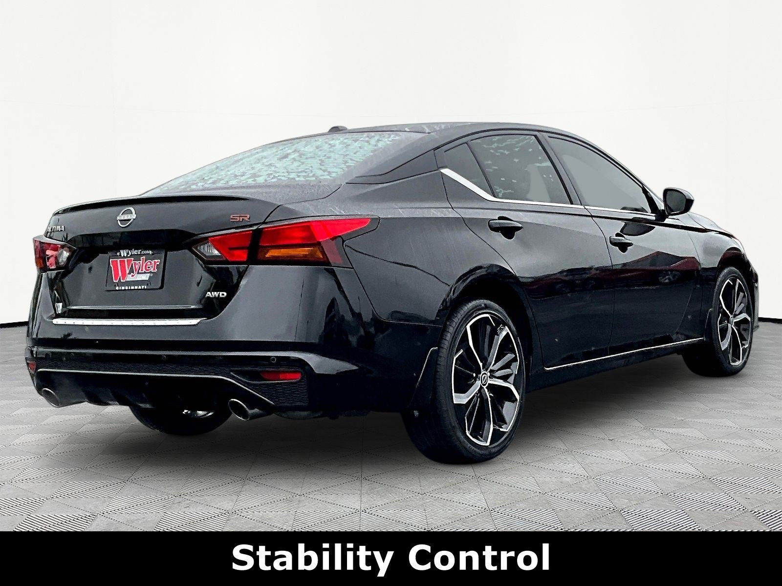 Used 2023 Nissan Altima 2.5 SR AWD/4WD image 6