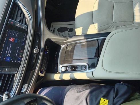 Used 2022 Buick Enclave Essence w/ Sport Touring Edition image 30