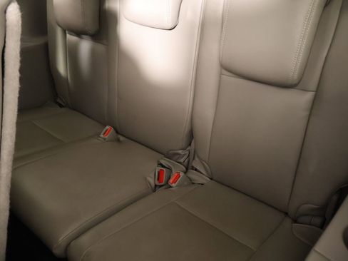 Used 2017 Toyota Highlander Plus FWD image 13