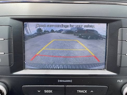 Used 2018 Kia Sedona LX FWD image 9