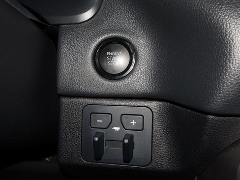 Used 2025 Toyota Tundra Limited AWD/4WD image 16