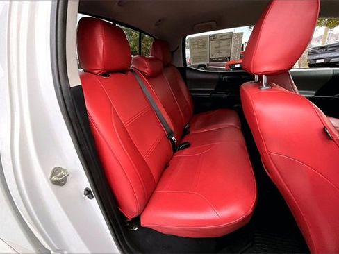 Used 2018 Toyota Tacoma SR5 image 21