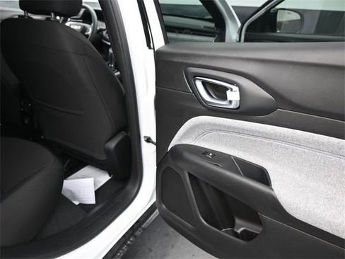 Used 2025 Jeep Compass Sport image 14
