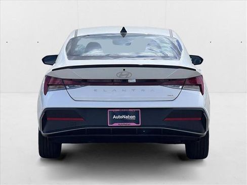 New 2025 Hyundai Elantra SEL image 7