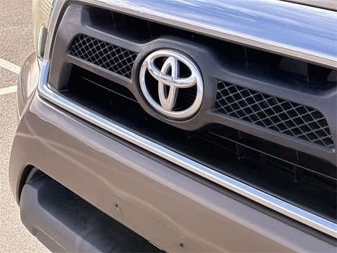 Used 2014 Toyota Tacoma PreRunner w/ SR5 Package image 12