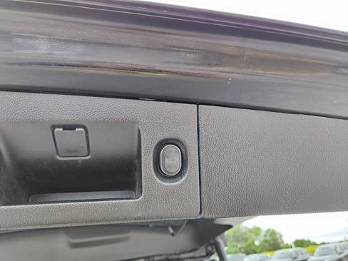 Used 2018 Chevrolet Suburban LT AWD/4WD image 27