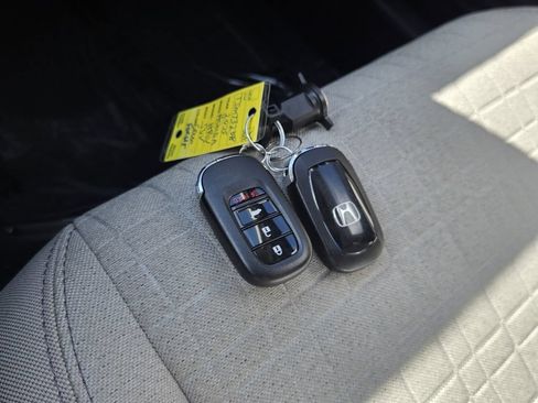 Certified 2025 Honda HR-V LX image 17