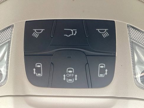 Used 2022 Chrysler Voyager LX image 26