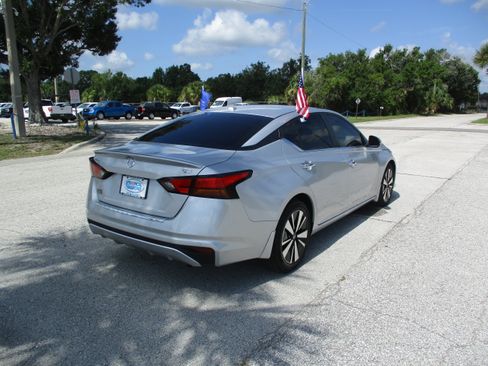 Used 2022 Nissan Altima 2.5 SV FWD image 7