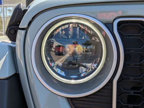 Used 2024 Jeep Wrangler Sahara image 10