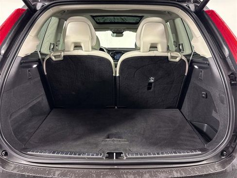 Used 2024 Volvo XC90 B6 Plus image 12