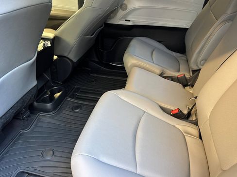 Used 2026 Toyota Sienna XLE FWD image 16