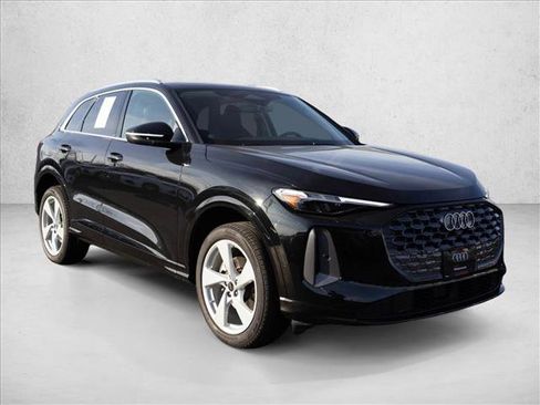 Certified 2025 Audi Q5 Premium Plus w/ Premium Plus image 3