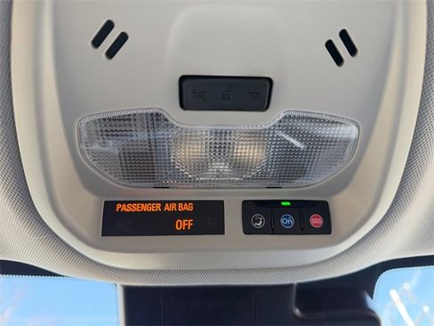 Used 2025 Chevrolet Trax LT w/ LT Convenience Package image 25