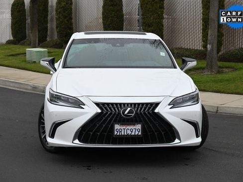 Used 2025 Lexus ES 300h w/ Premium Package image 2