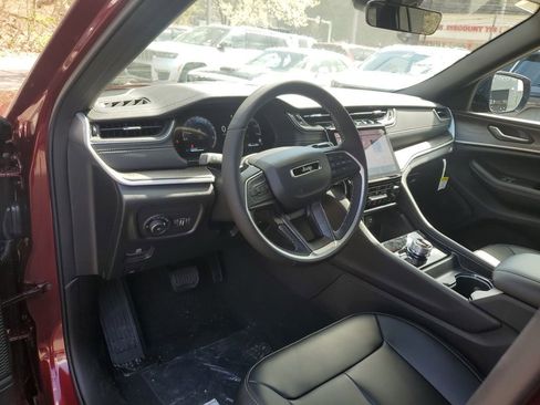 New 2025 Jeep Grand Cherokee L Limited w/ Black Appearance Package AWD/4WD image 13