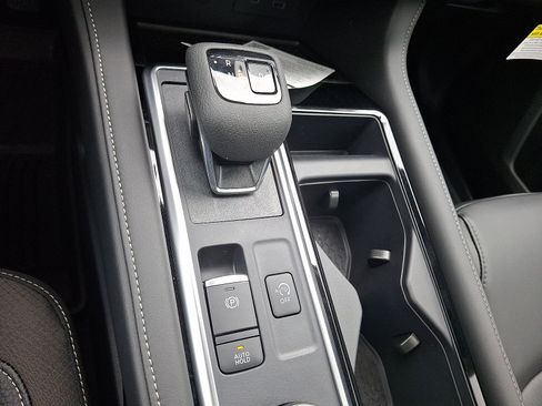 New 2025 Nissan Pathfinder SL w/ SL Premium Package image 9